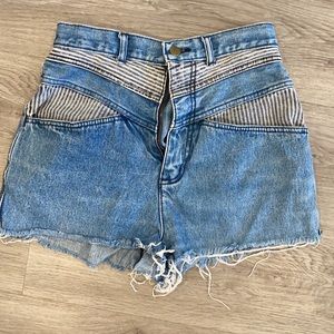 Cut off light wash with stripe detail denim shorts